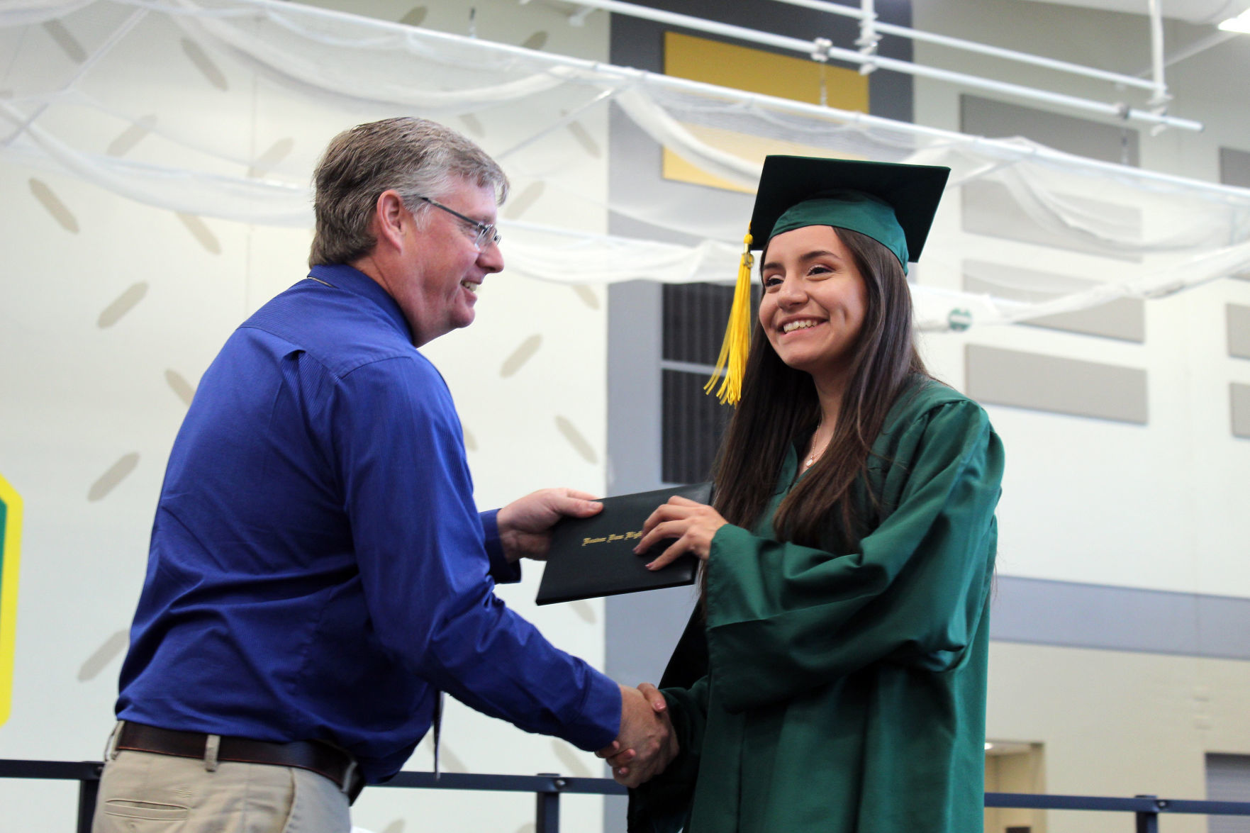 060219-ctzn-news-bd-grad055.jpg